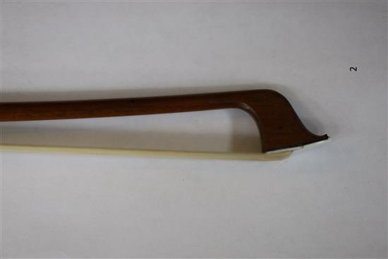 A German gold mounted violin bow, 19th century, length 74cm, weight 59g.